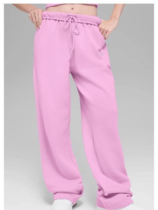ALO Yoga Pants - NWT - ALO Yoga Candy Heart Pink Accolade straight leg sweatpants, MEDIUM